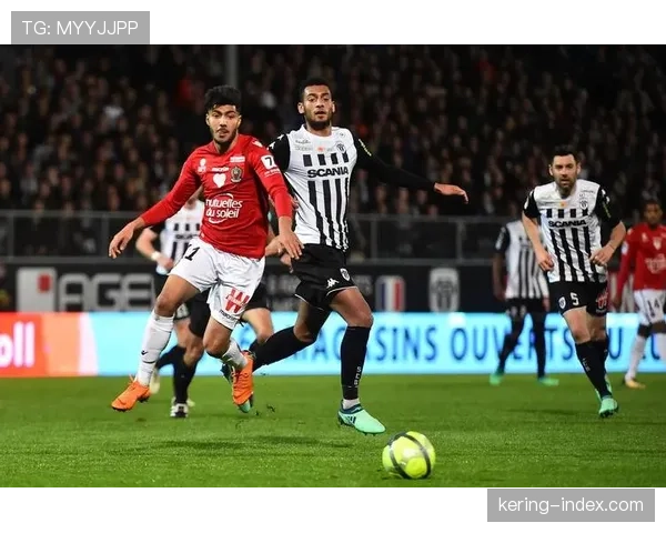 从科特迪瓦阿比让到法国昂热:一位法甲球探的非洲寻才之旅 从科特迪瓦阿比让到法国昂热:一位法甲球探的非洲寻才之旅